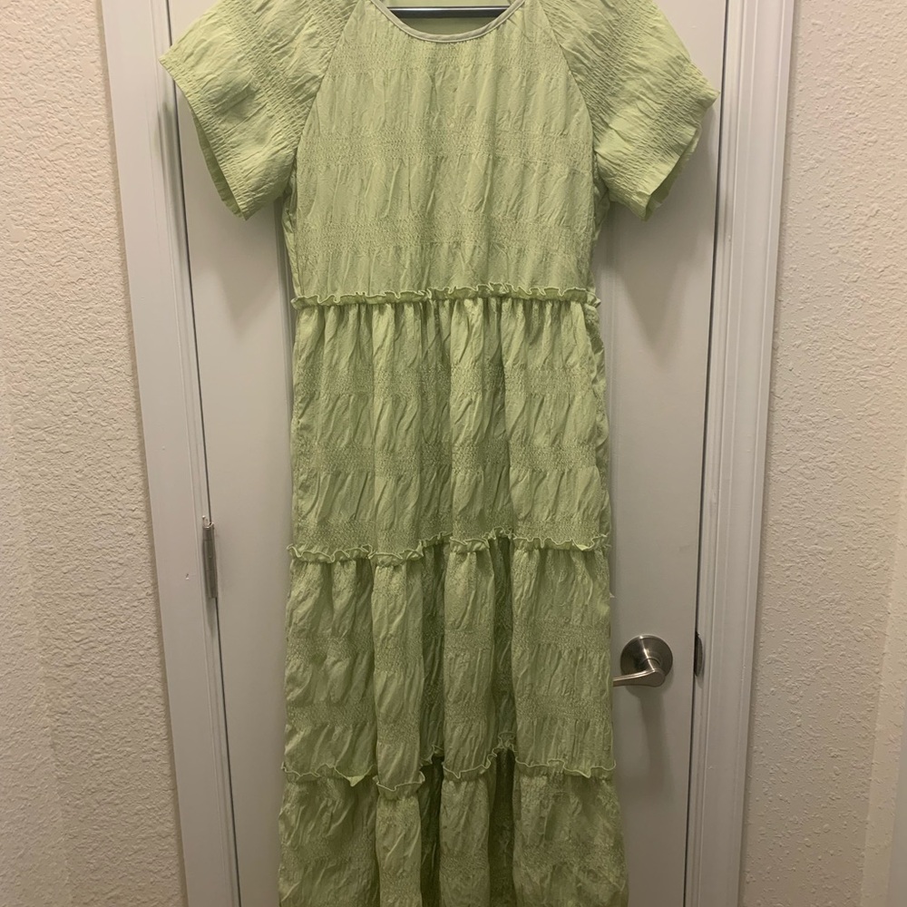 NWOT RUFFLED BOUTIQUE DRESS. SMALL